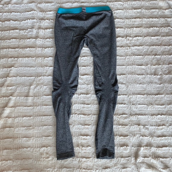 1st ever version of Gymshark flex leggings - Picture 3 of 4